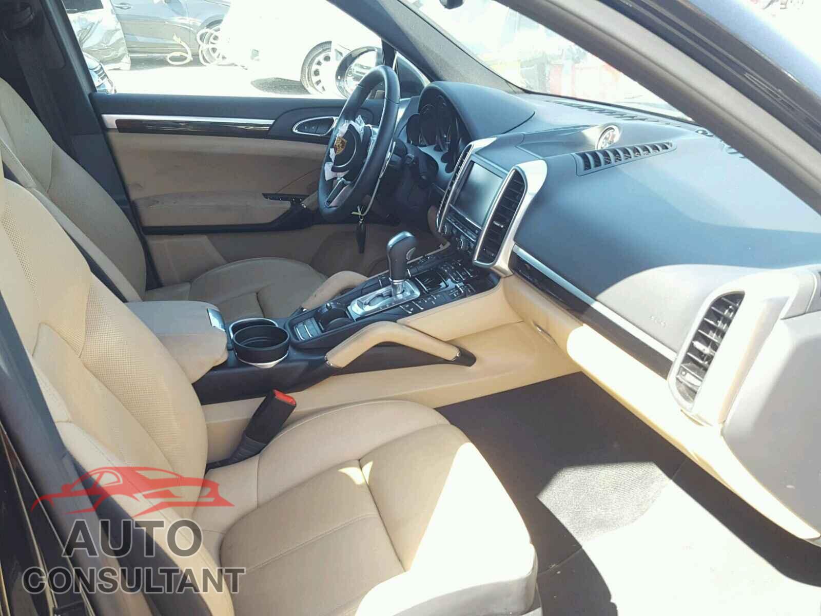 PORSCHE CAYENNE 2016 - WP1AA2A26GLA01416