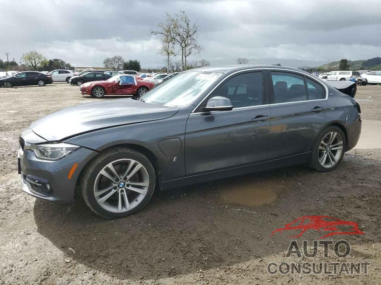 BMW 3 SERIES 2017 - WBA8E1C55HK480194