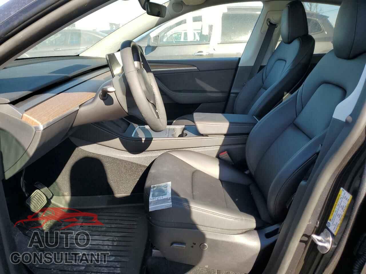TESLA MODEL Y 2024 - 7SAYGDEE5RF190311