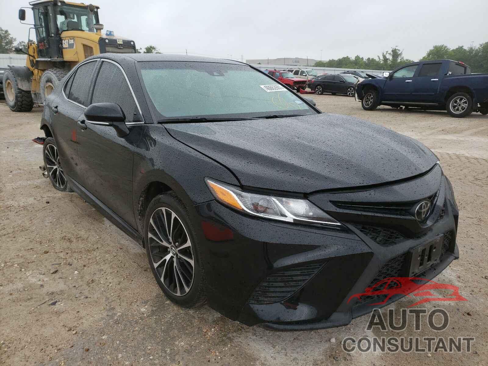 TOYOTA CAMRY 2018 - 4T1B11HK4JU154122