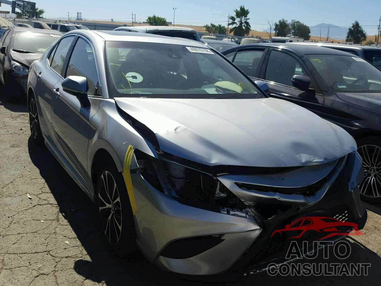 TOYOTA CAMRY 2018 - 4T1B11HK2JU551926