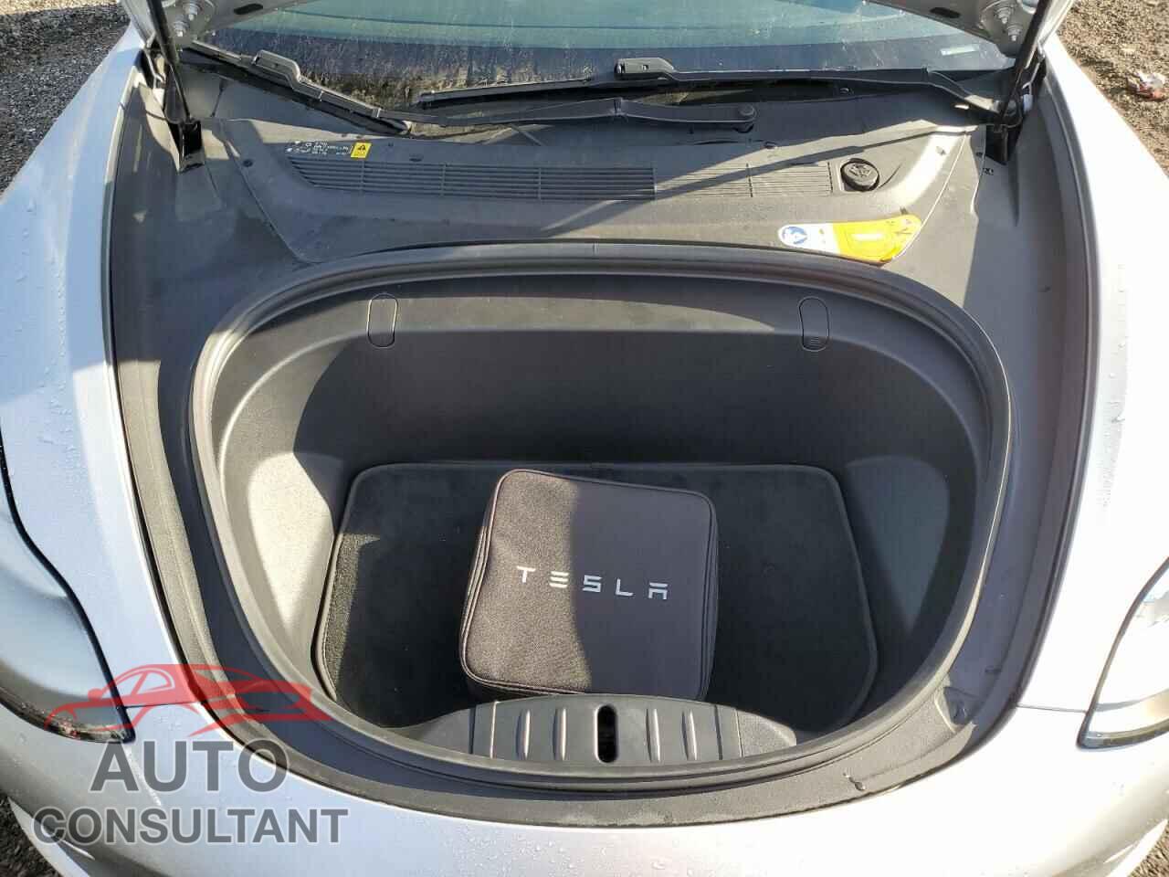 TESLA MODEL 3 2018 - 5YJ3E1EAXJF015355