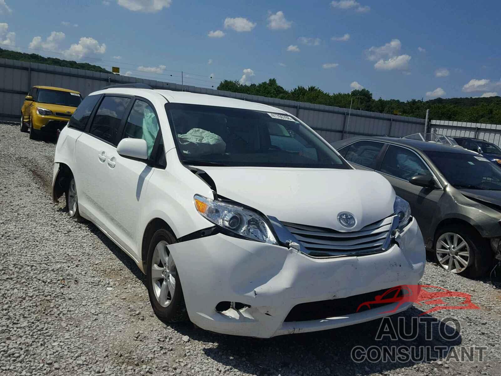 TOYOTA SIENNA LE 2017 - 5TDKZ3DC2HS782119