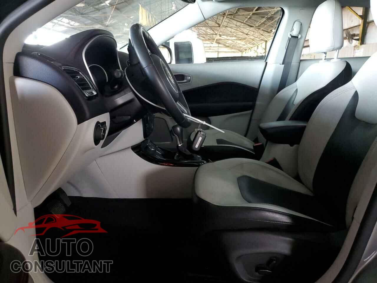 JEEP COMPASS 2018 - 3C4NJDCB3JT365445