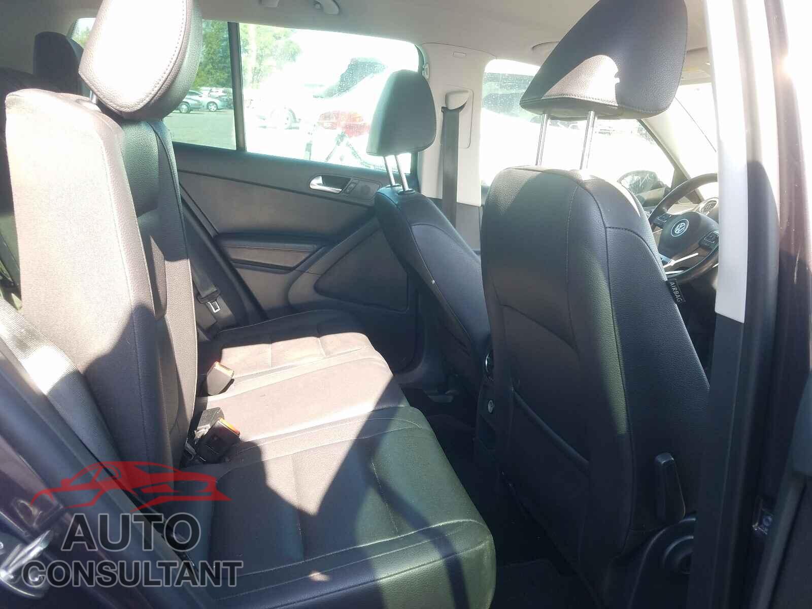 VOLKSWAGEN TIGUAN 2016 - WVGAV7AX9GW543473