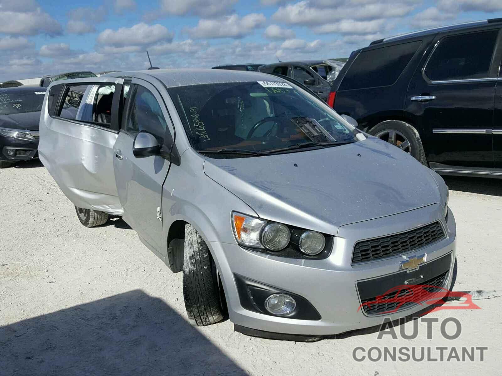 CHEVROLET SONIC 2015 - 1G1JE6SB6F4120872