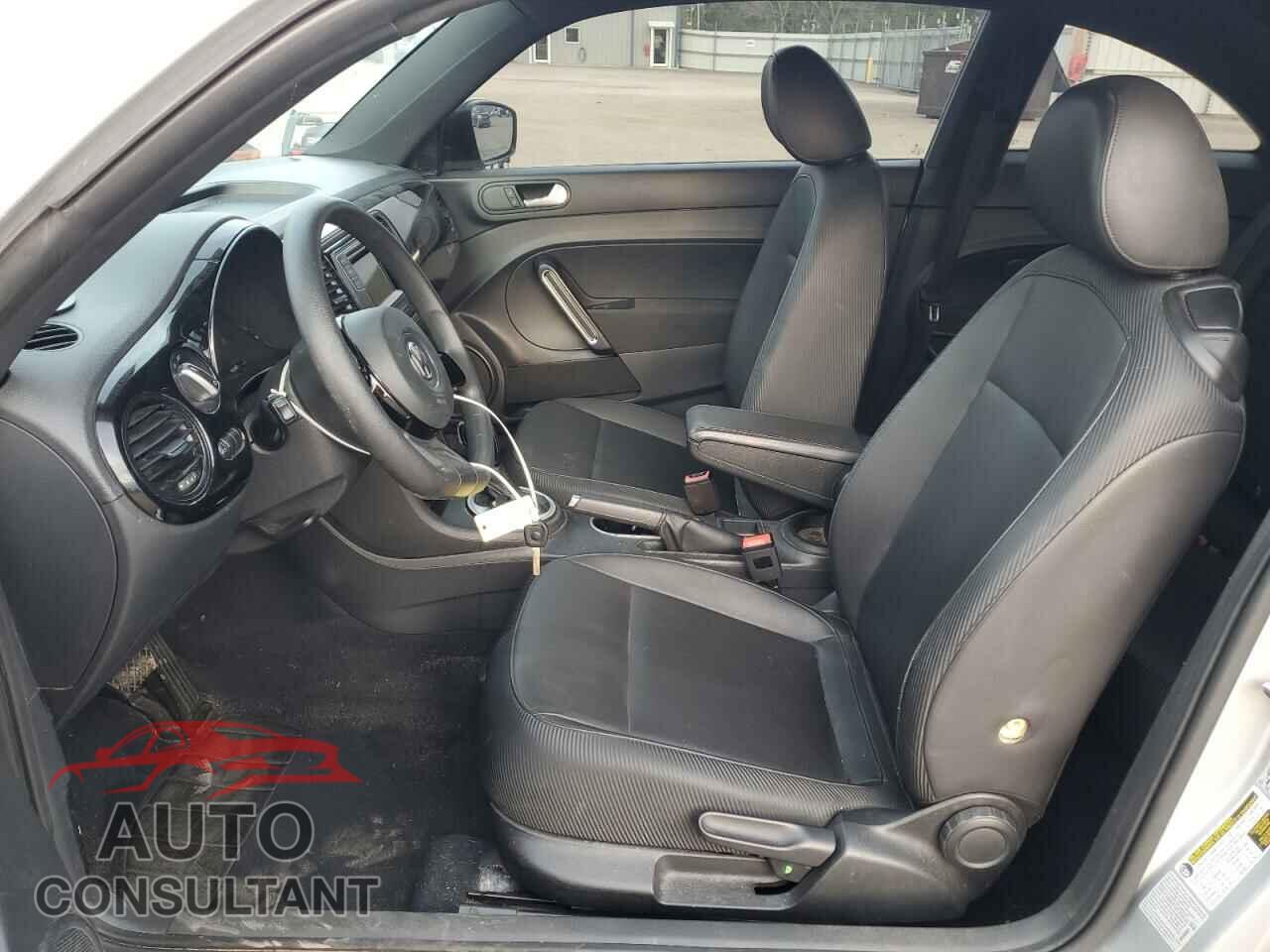 VOLKSWAGEN BEETLE 2016 - 3VWF17AT2GM608888