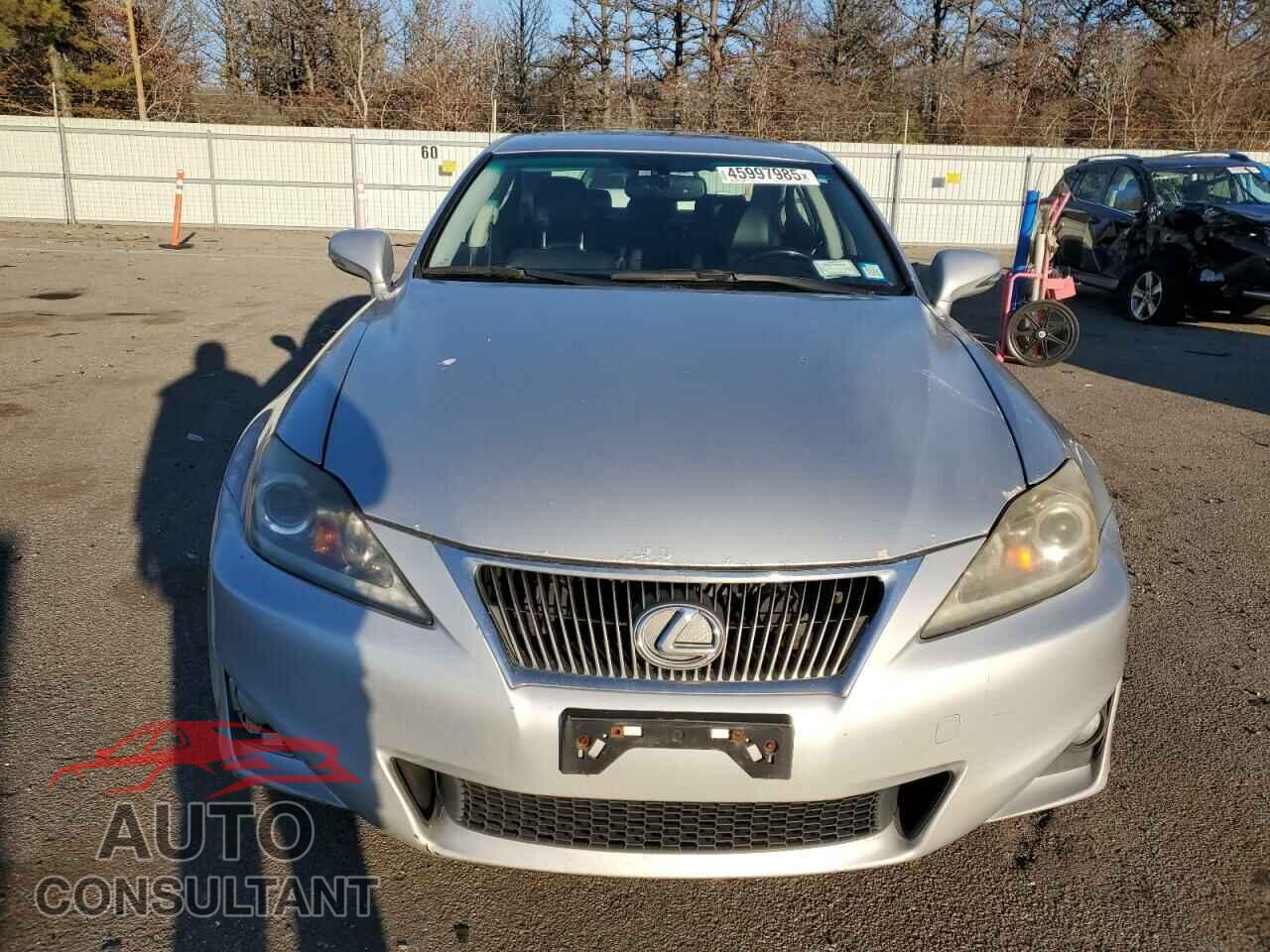 LEXUS IS 2011 - JTHCF5C20B5048351