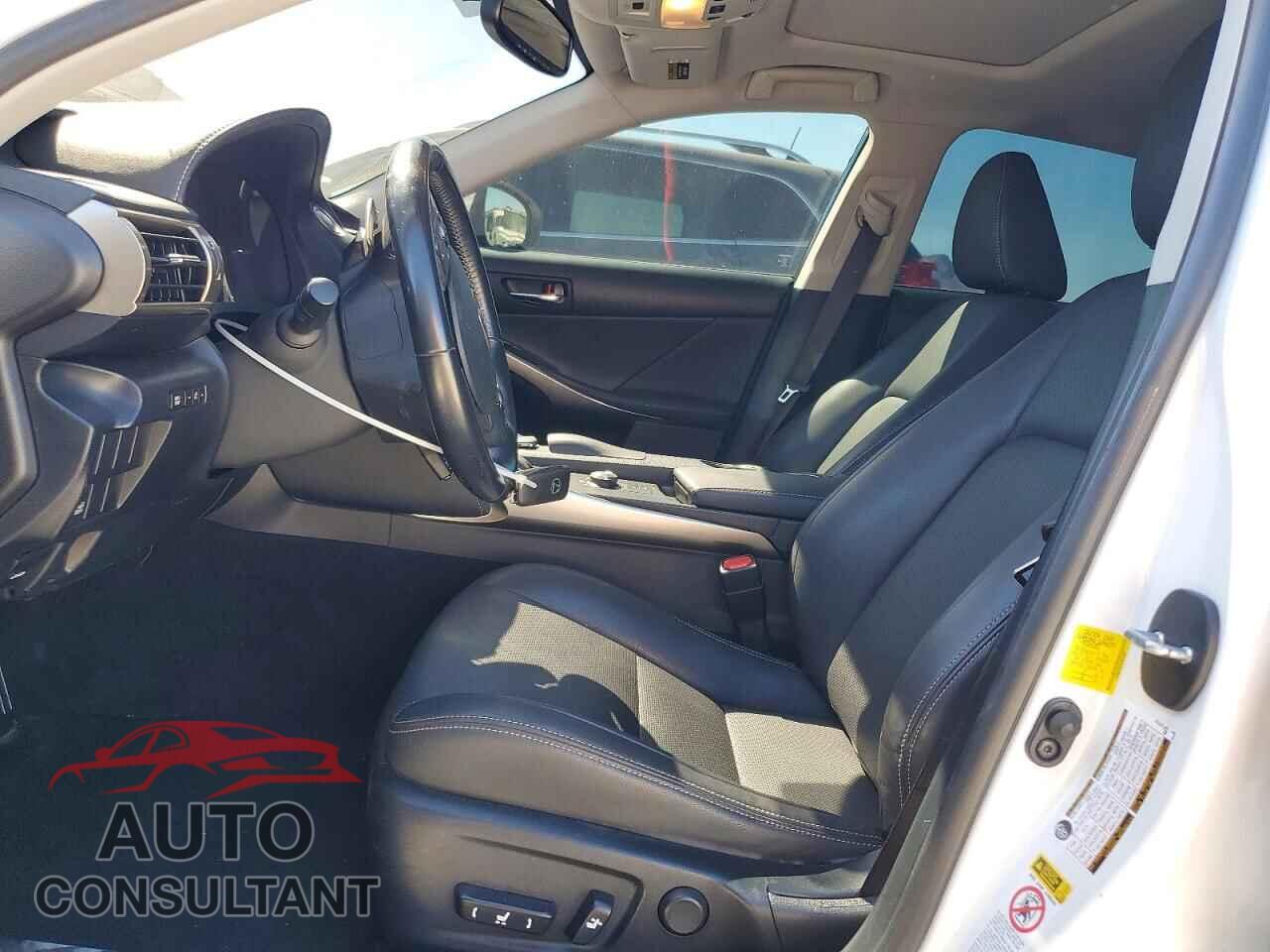 LEXUS IS 2016 - JTHBA1D21G5031499