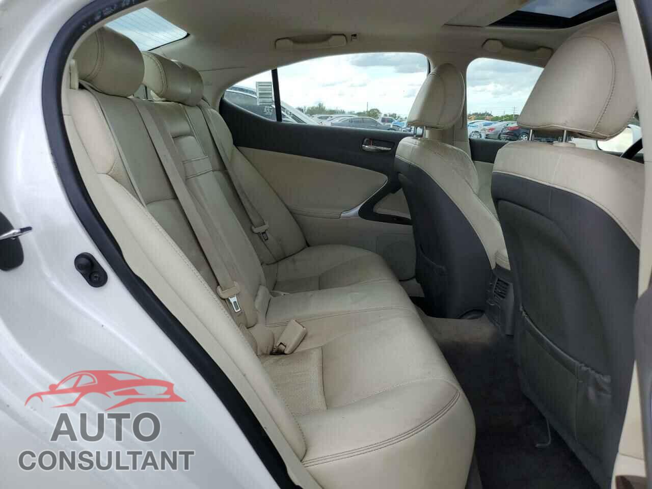 LEXUS IS 2011 - JTHCF5C29B2035017