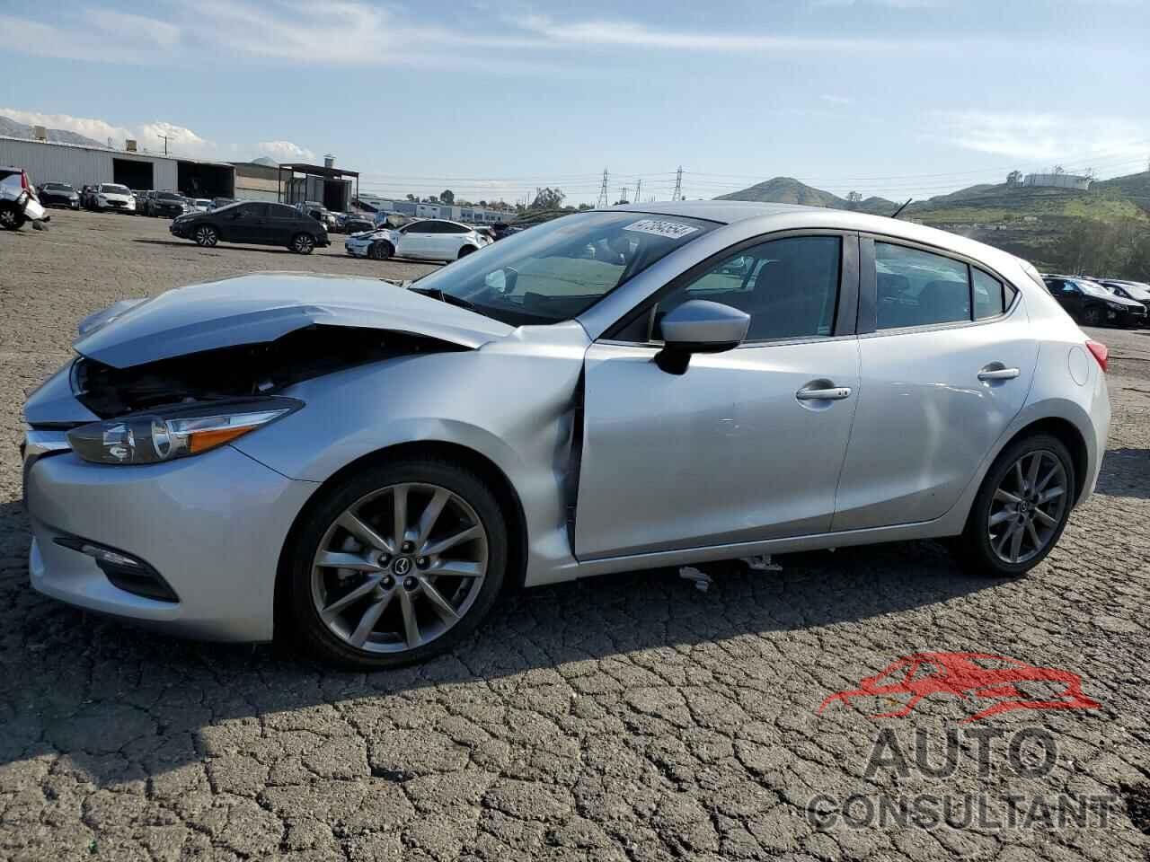 MAZDA 3 2018 - 3MZBN1L37JM247131