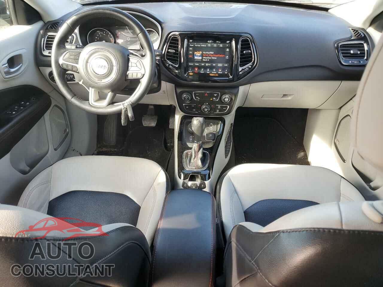 JEEP COMPASS 2018 - 3C4NJDCB8JT228999