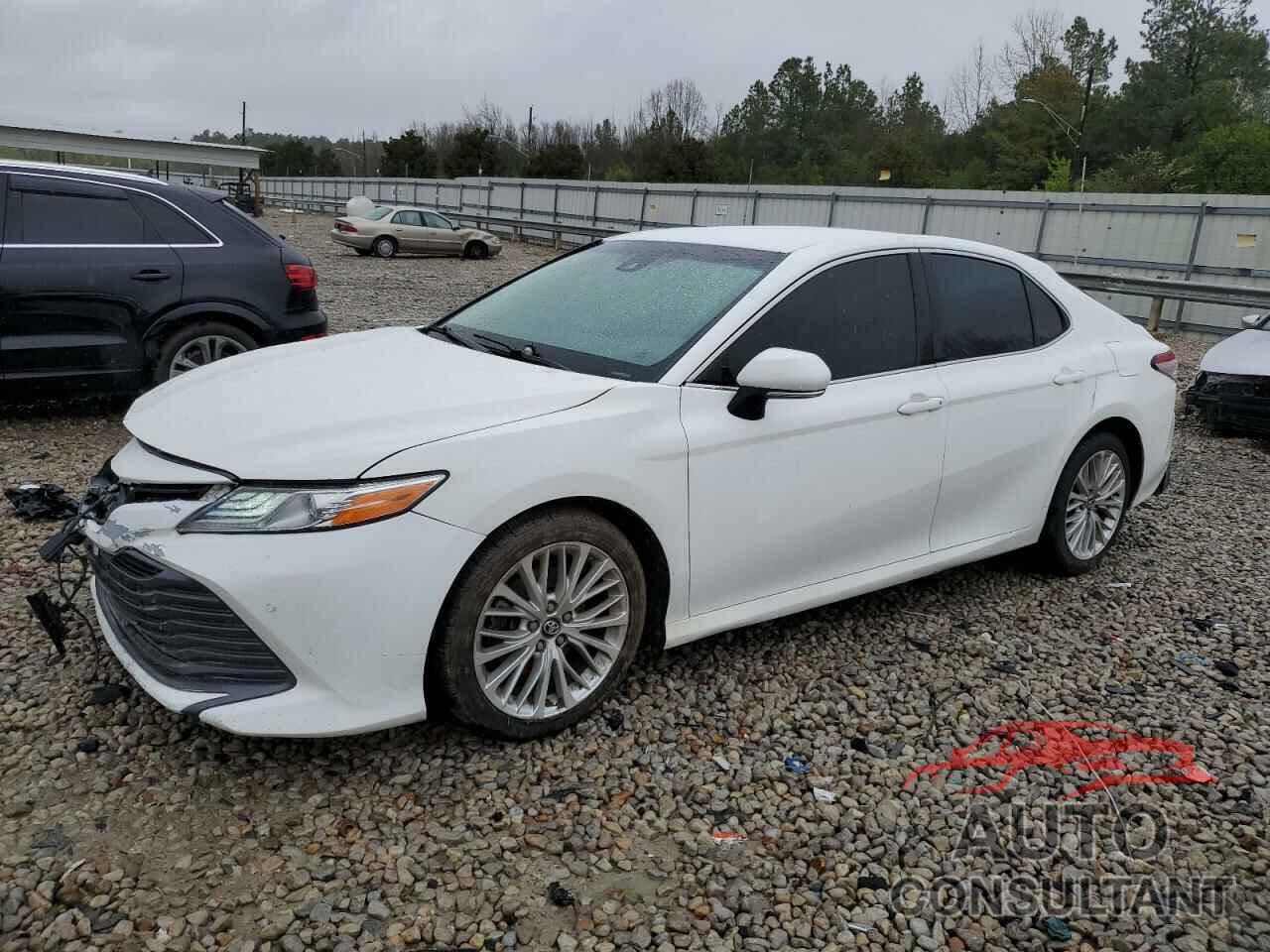 TOYOTA CAMRY 2018 - 4T1B11HK0JU516950