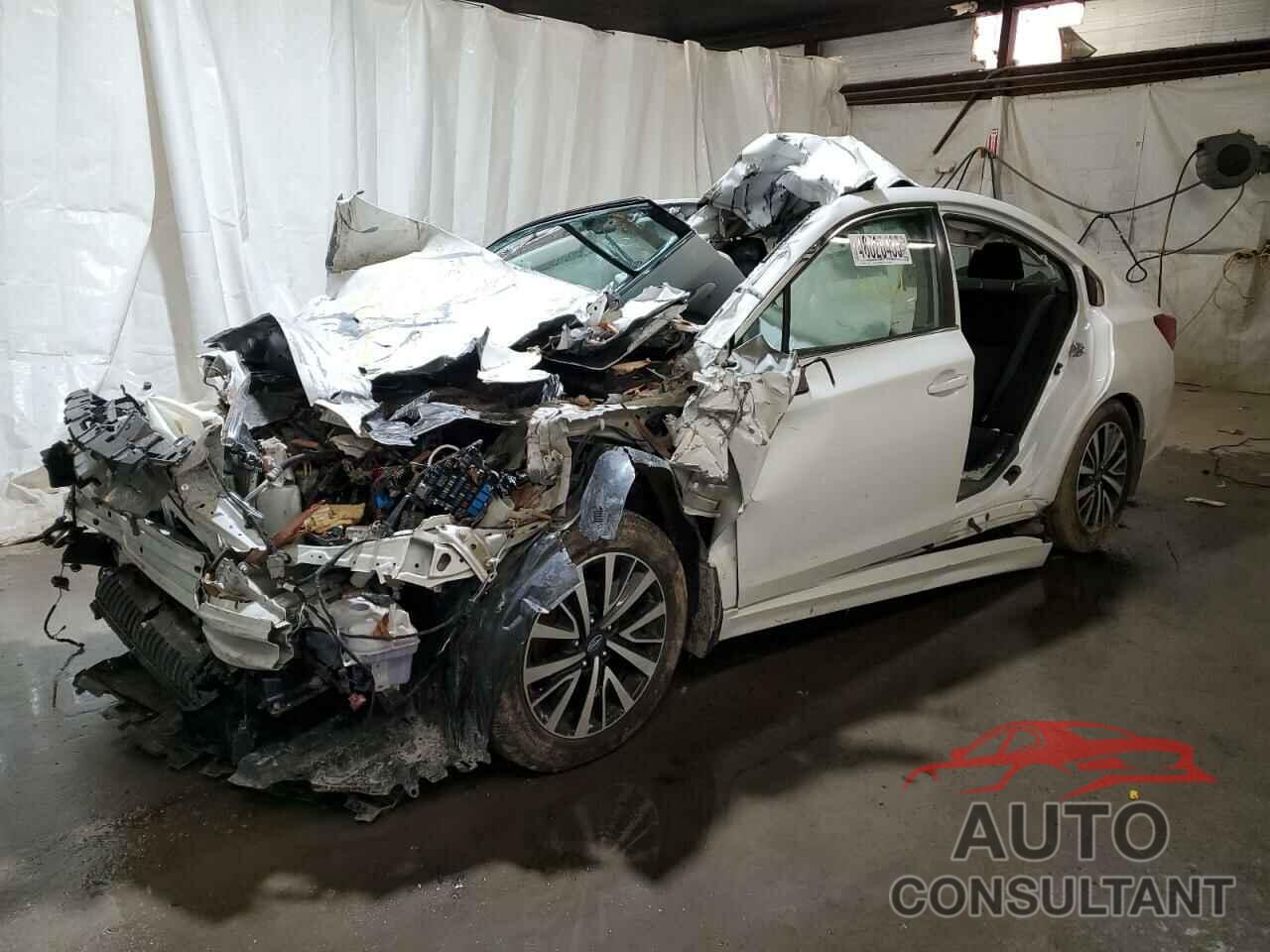 SUBARU LEGACY 2018 - 4S3BNAB69J3033130