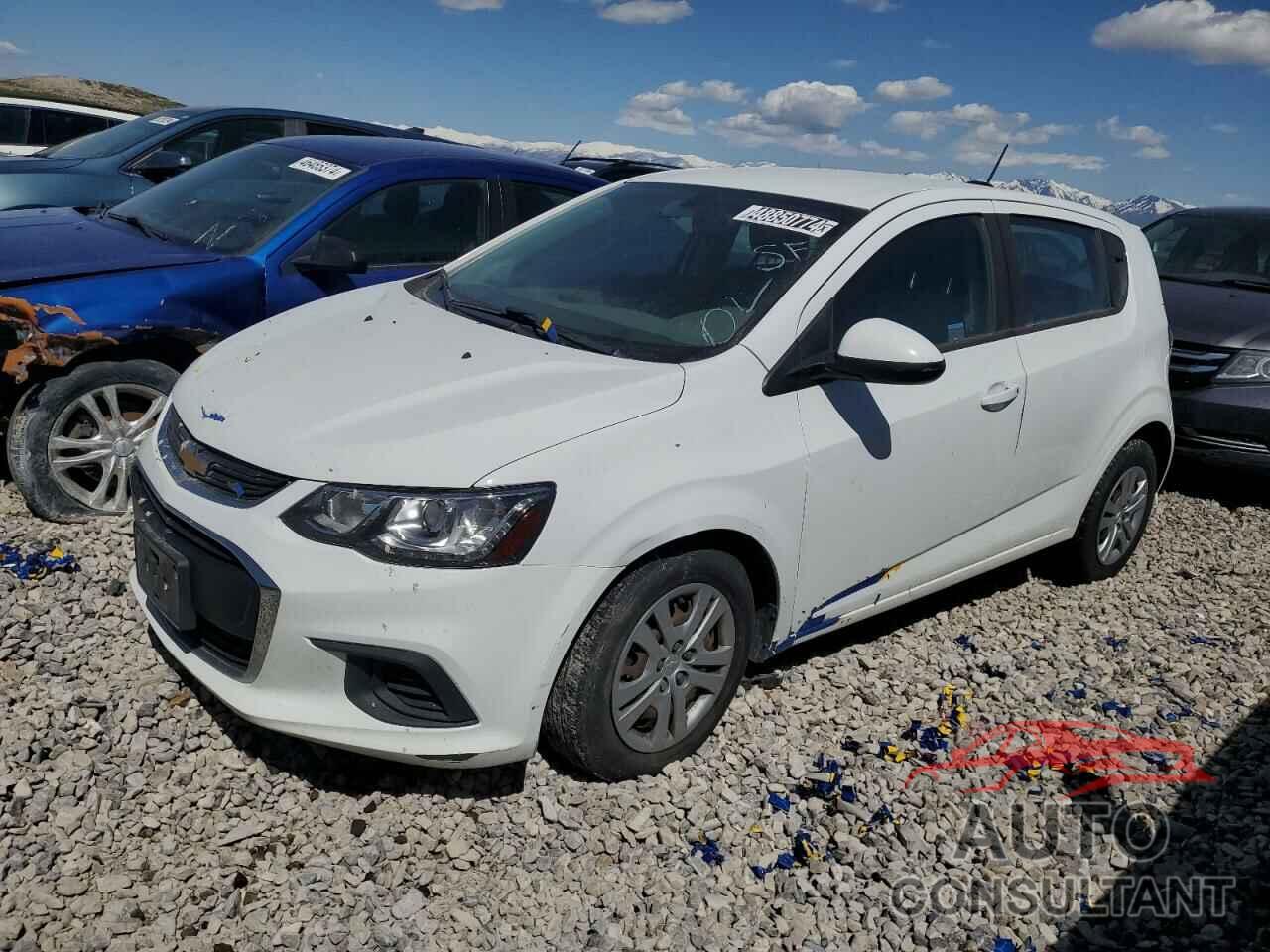 CHEVROLET SONIC 2018 - 1G1JG6SH8J4110237