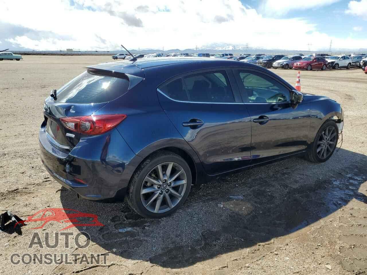 MAZDA 3 2018 - 3MZBN1L33JM270101