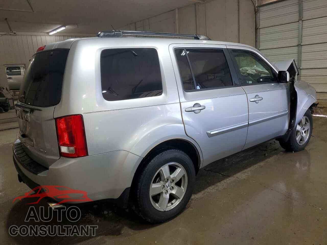 HONDA PILOT 2011 - 5FNYF4H58BB017724