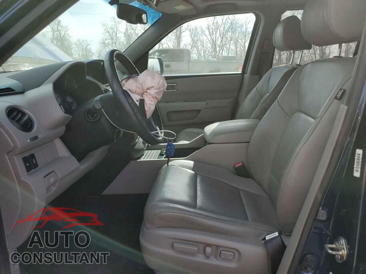 HONDA PILOT 2015 - 5FNYF4H99FB013531