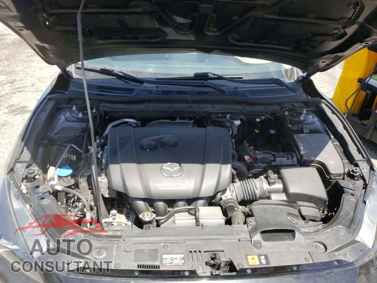 MAZDA 3 2018 - 3MZBN1V37JM190068