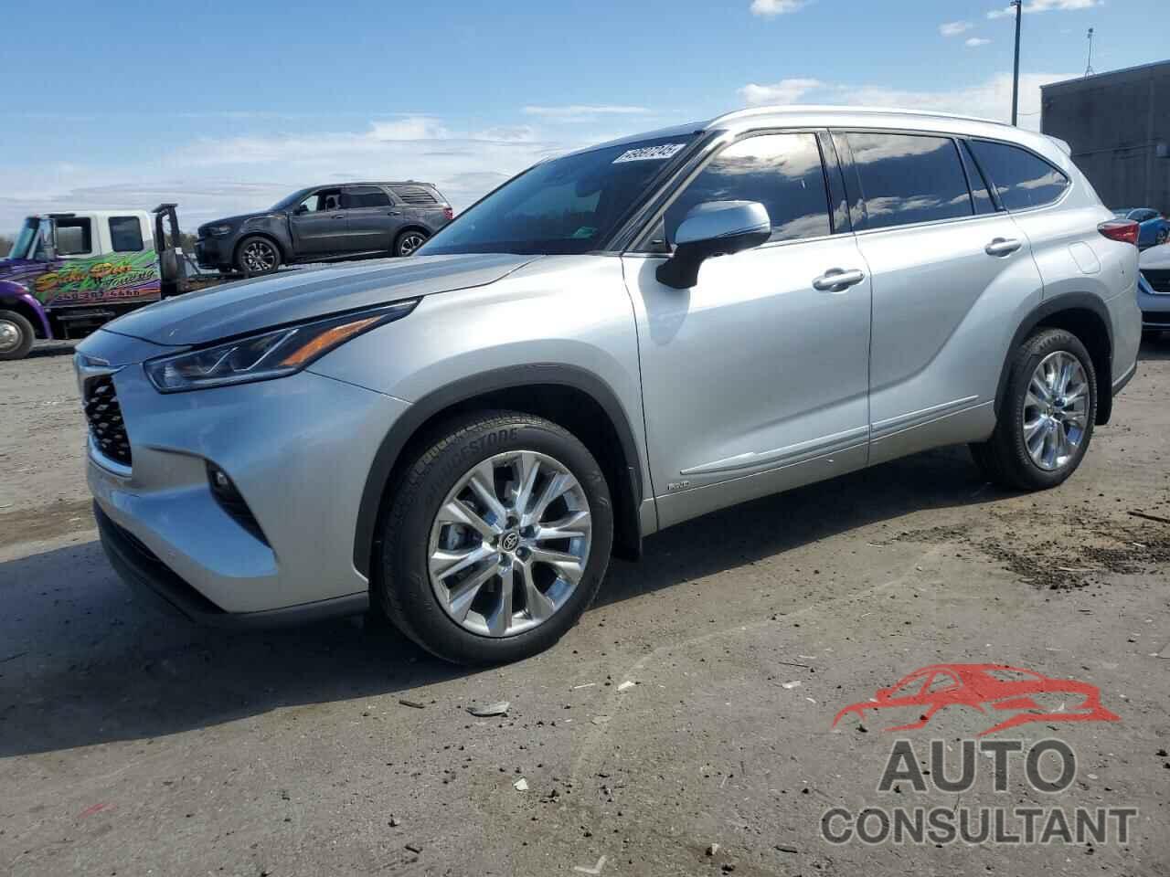 TOYOTA HIGHLANDER 2023 - 5TDXBRCHXPS585837