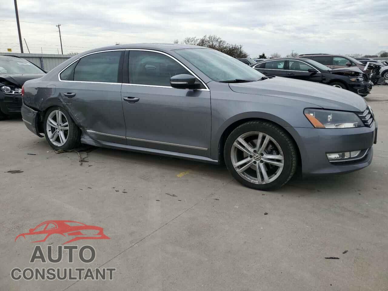 VOLKSWAGEN PASSAT 2015 - 1VWCV7A30FC120692