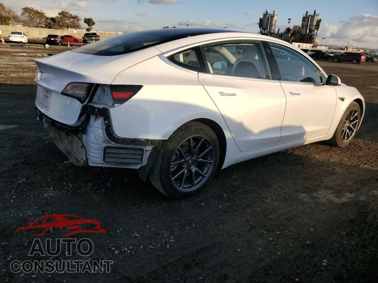 TESLA MODEL 3 2018 - 5YJ3E1EB5JF096970