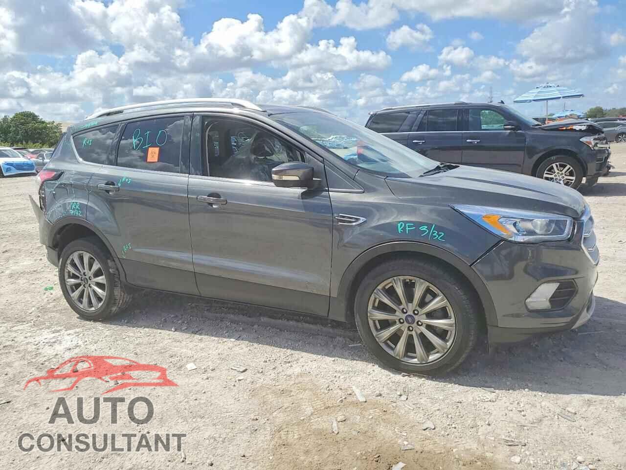 FORD ESCAPE 2017 - 1FMCU0J9XHUF02772