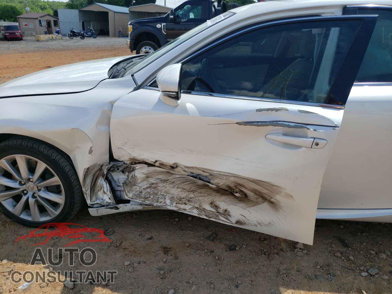 LEXUS IS 2016 - JTHBA1D21G5026433