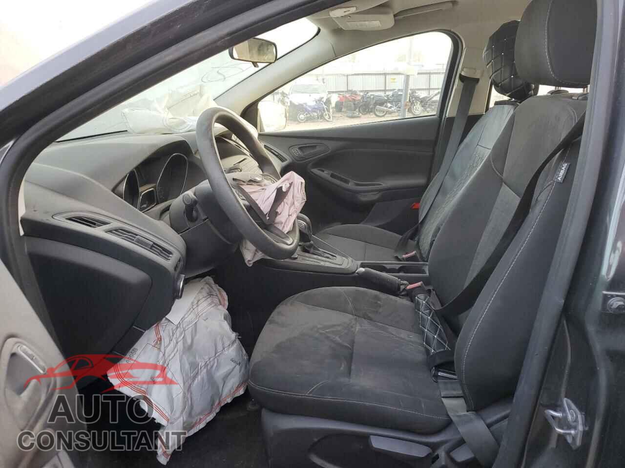 FORD FOCUS 2017 - 1FADP3E25HL301856