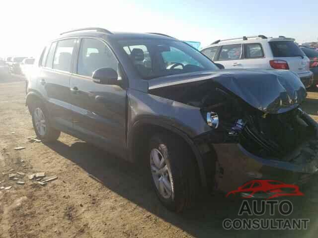 VOLKSWAGEN TIGUAN 2016 - WVGBV7AX9GW509201