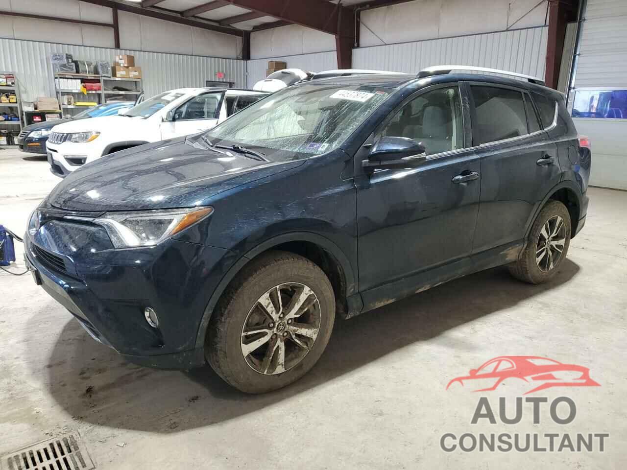 TOYOTA RAV4 2017 - JTMRFREV5HJ120056