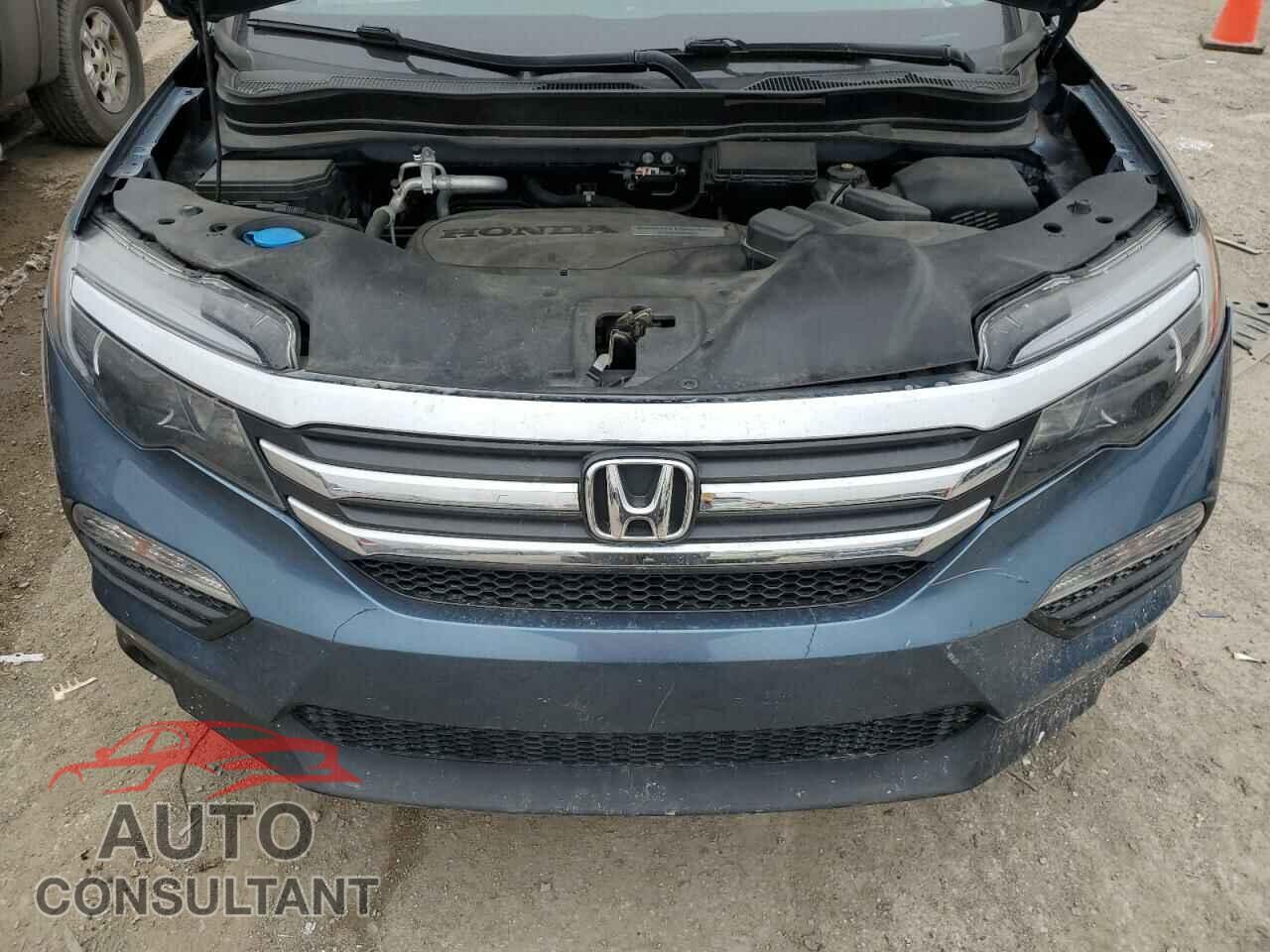 HONDA PILOT 2017 - 5FNYF6H35HB093985