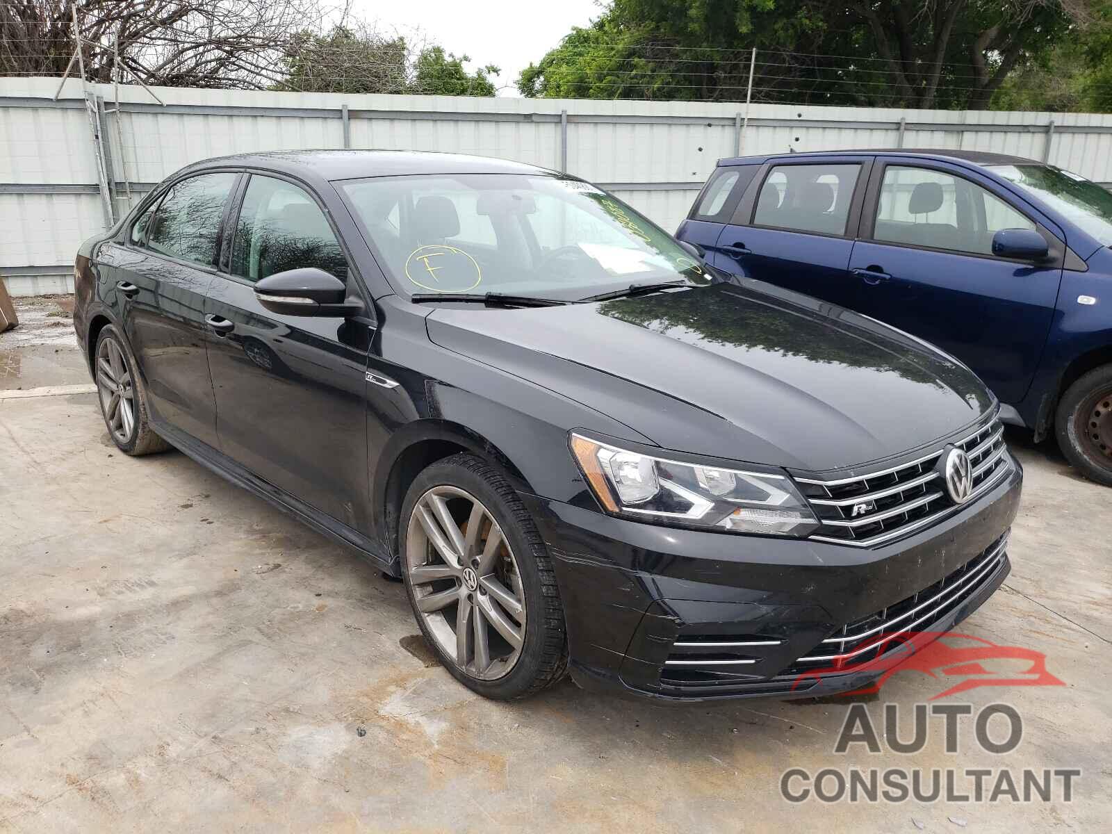VOLKSWAGEN PASSAT 2018 - 1VWAA7A39JC032087