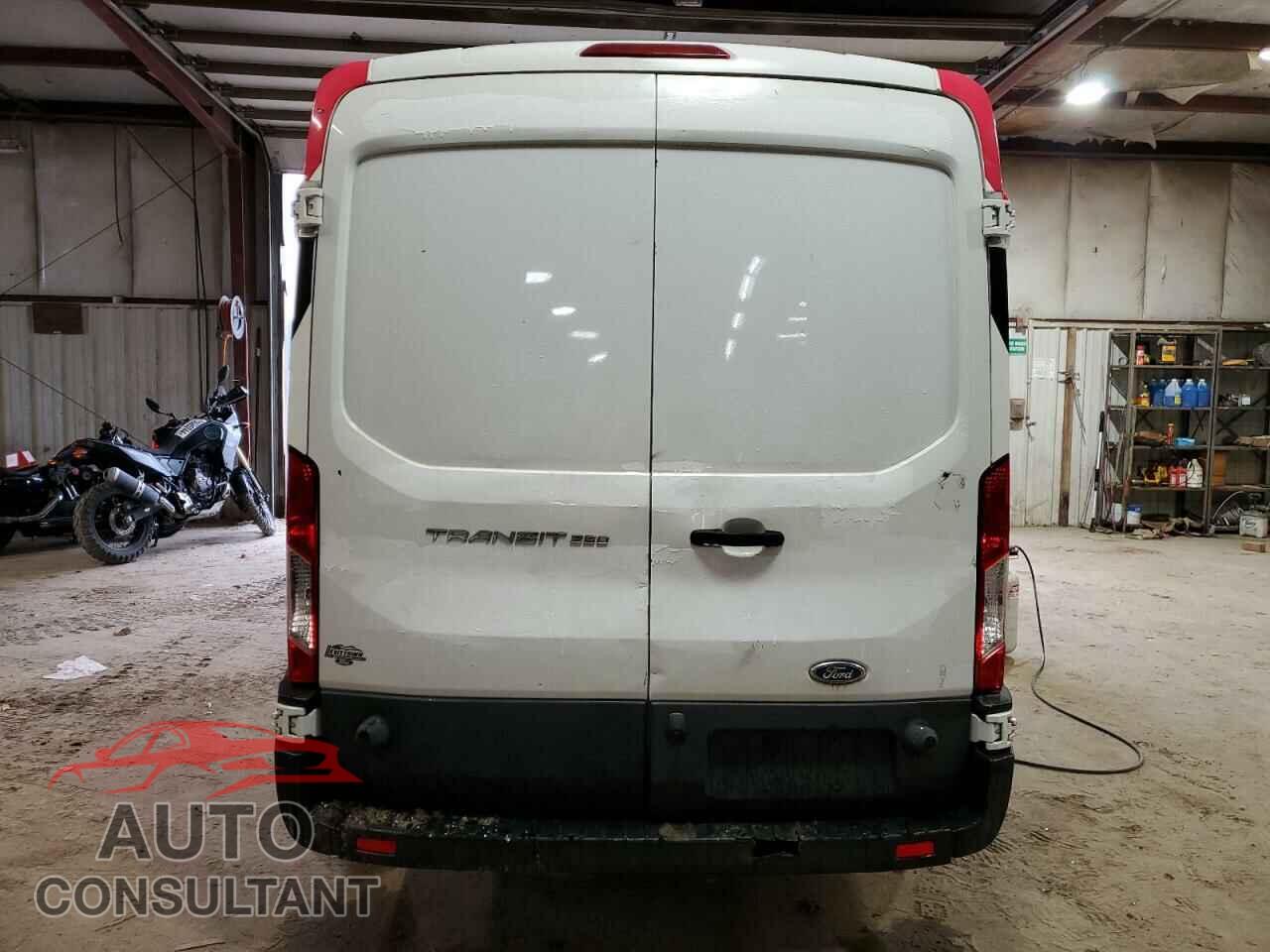 FORD TRANSIT 2017 - 1FTYR2CM9HKB03159