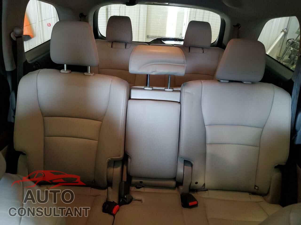HONDA PILOT 2017 - 5FNYF6H62HB053860