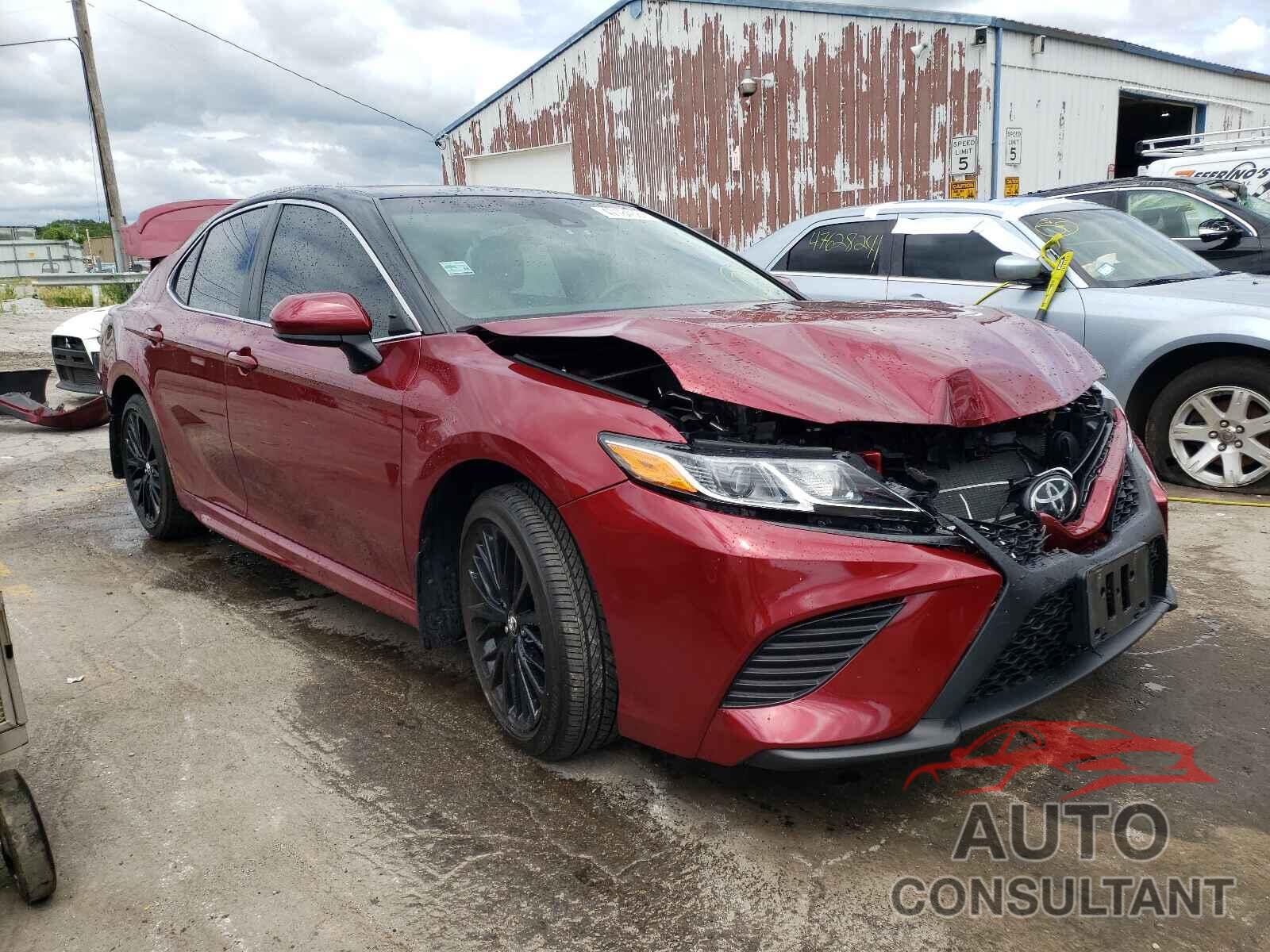 TOYOTA CAMRY 2018 - 4T1B11HK2JU656126