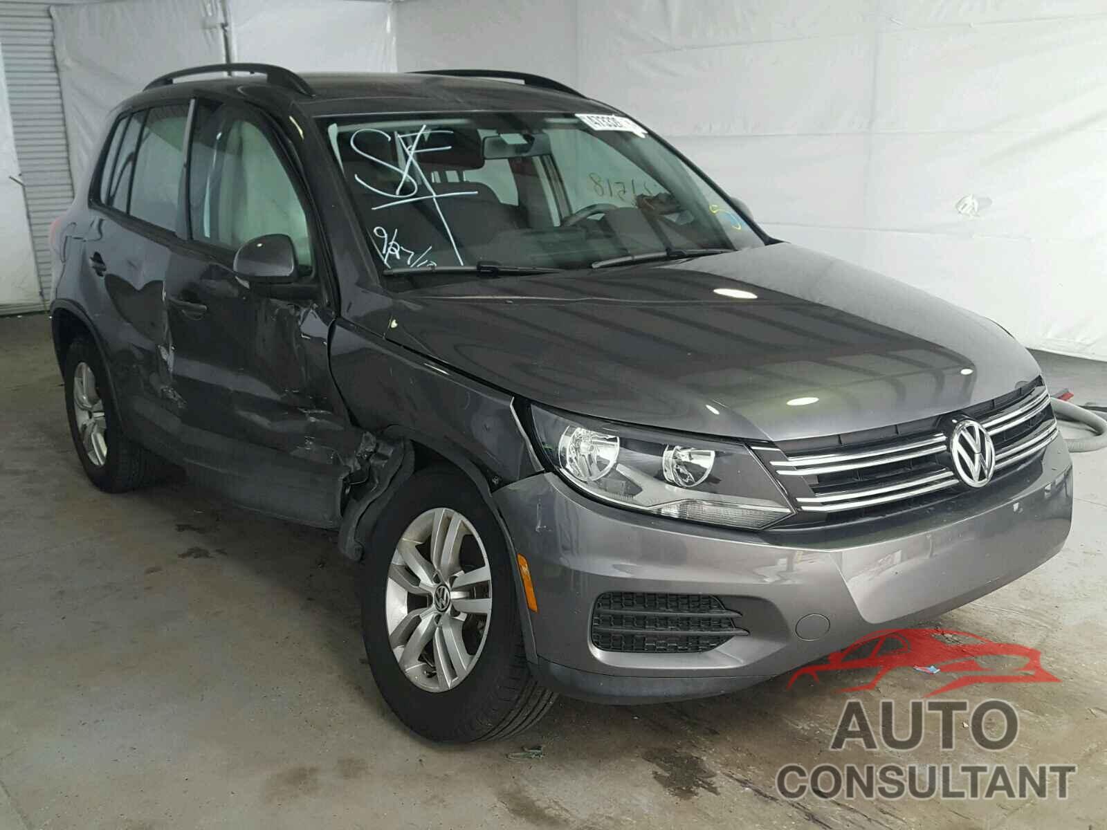 VOLKSWAGEN TIGUAN S 2015 - WVGAV7AX7FW556592