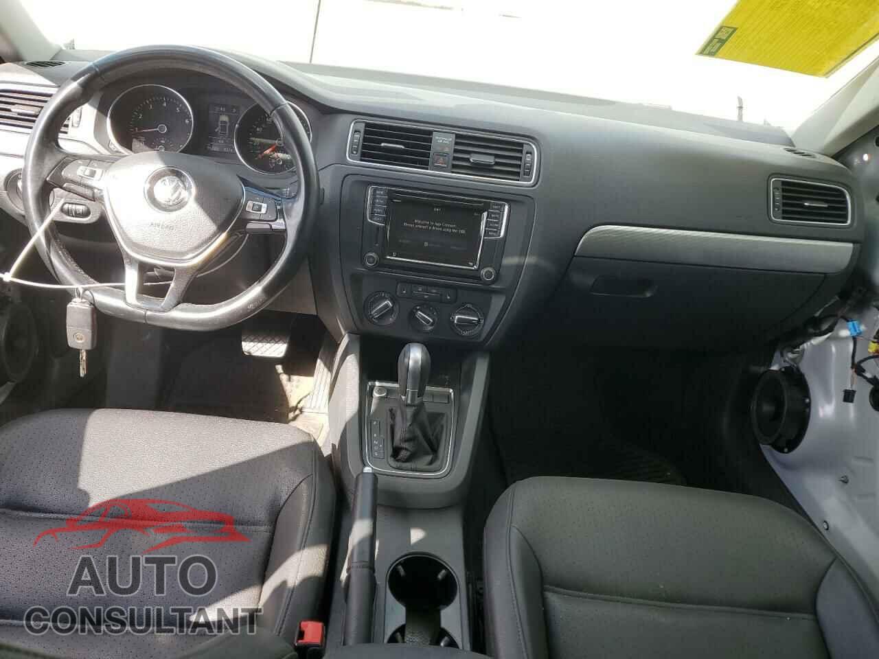 VOLKSWAGEN JETTA 2017 - 3VWDB7AJ8HM369805
