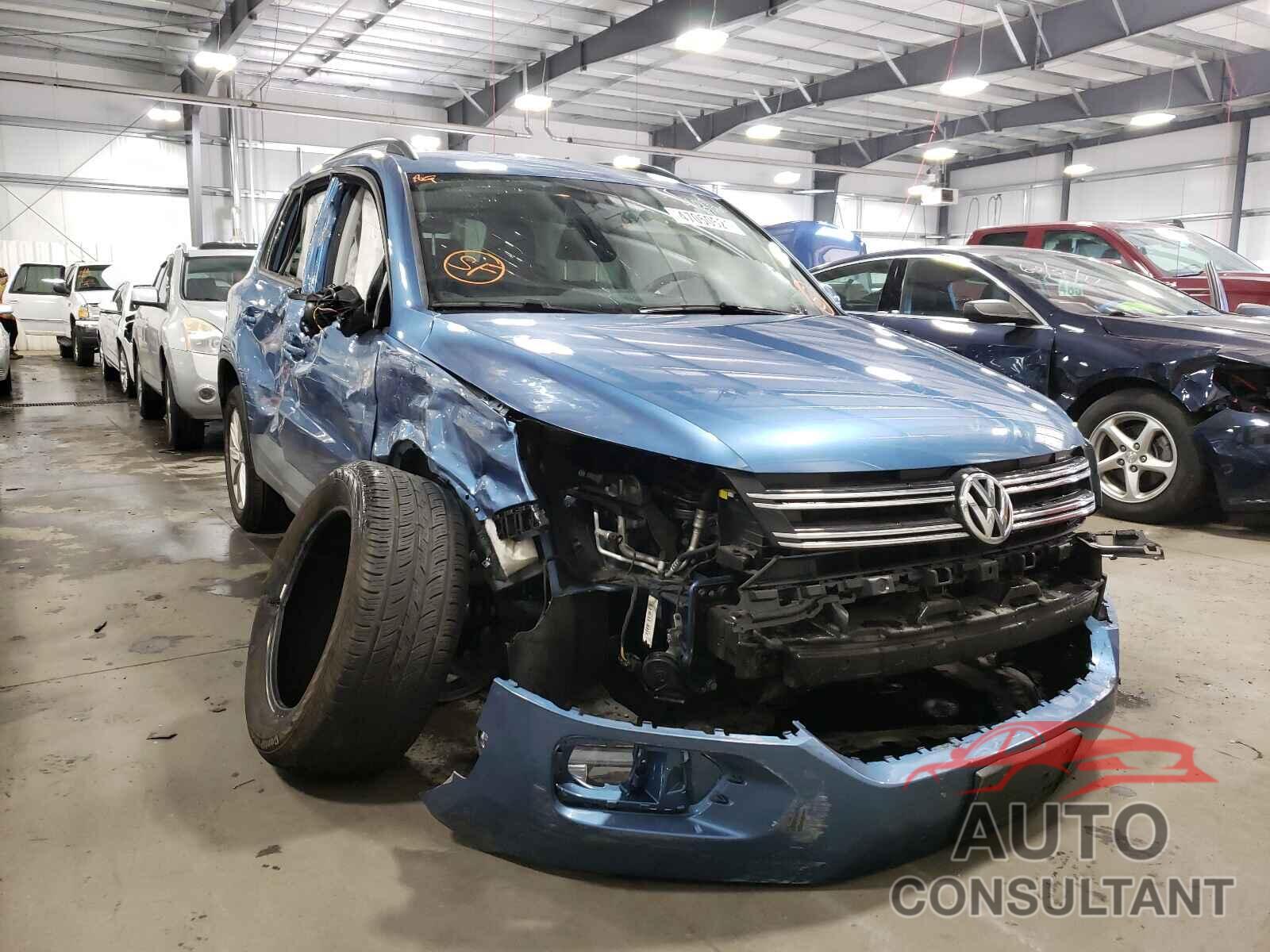 VOLKSWAGEN TIGUAN 2017 - WVGAV7AX0HK047079