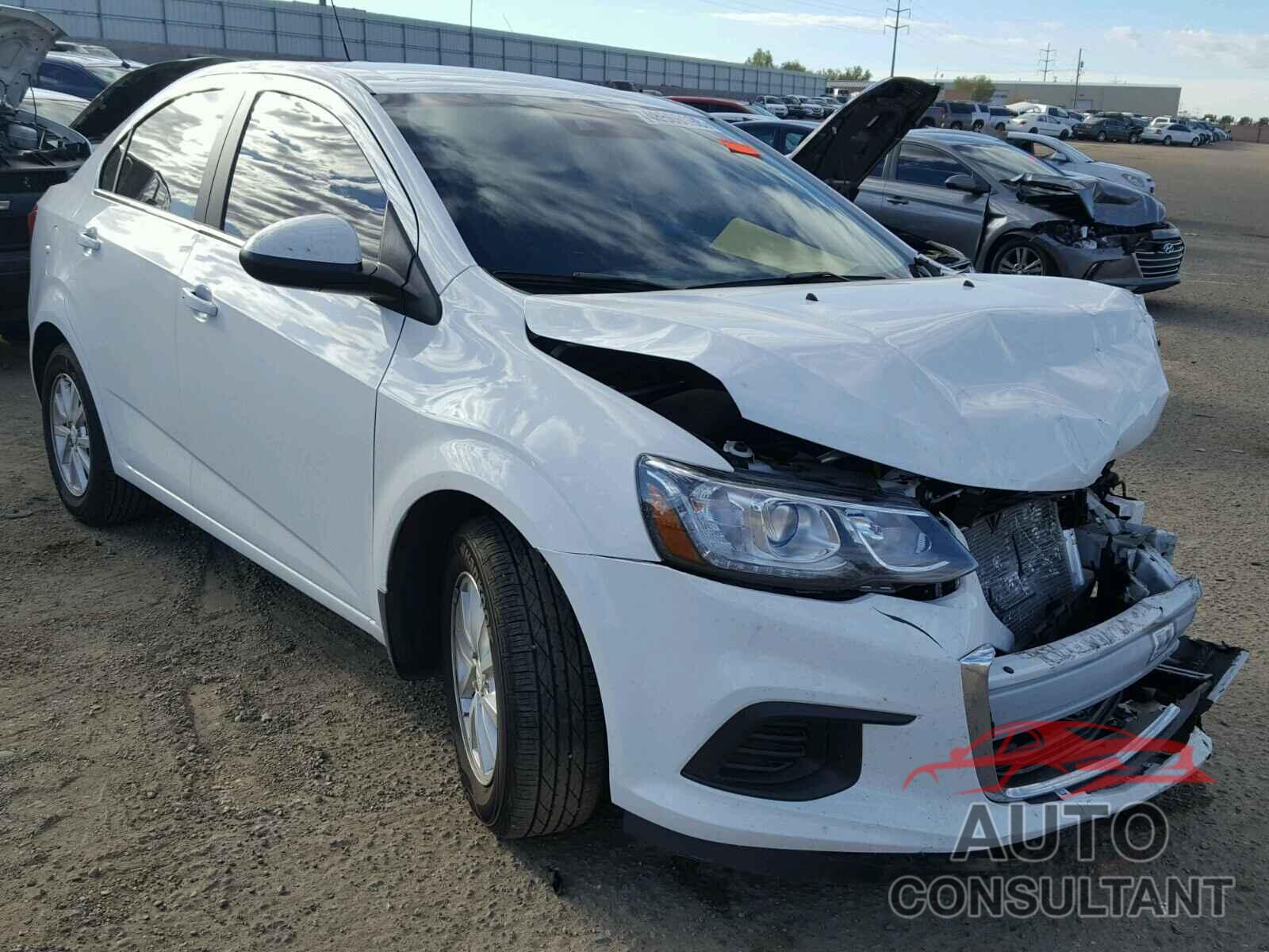 CHEVROLET SONIC 2018 - 1G1JD5SH8J4119233