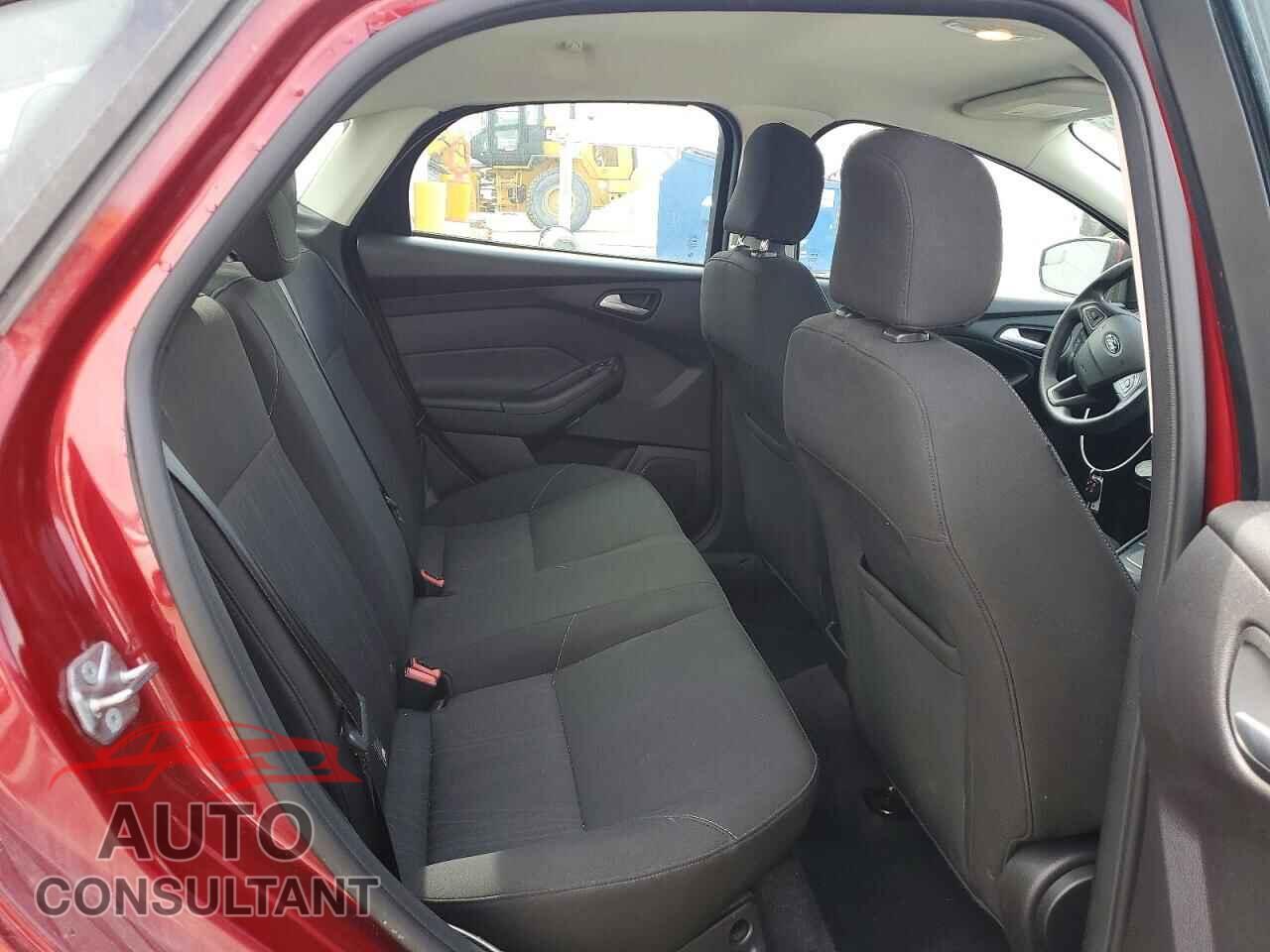 FORD FOCUS 2015 - 1FADP3F21FL229016