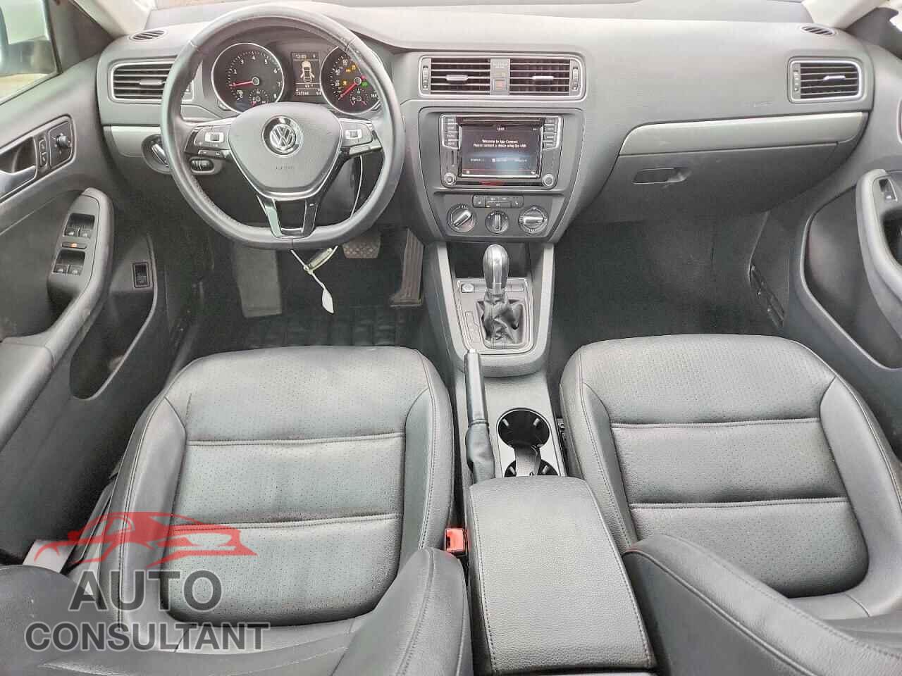 VOLKSWAGEN JETTA 2017 - 3VWDB7AJXHM290667