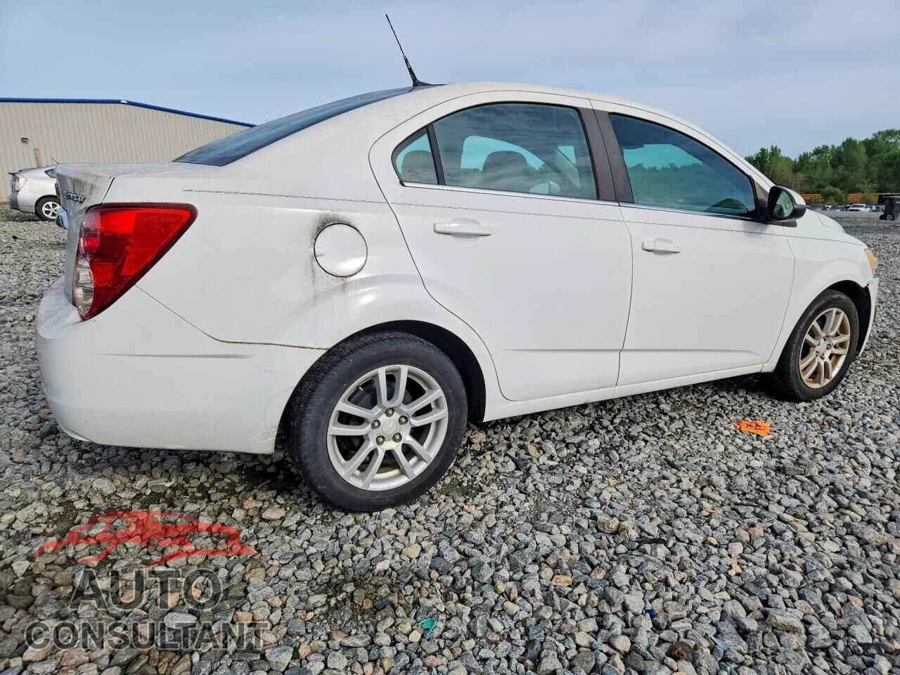 CHEVROLET SONIC 2013 - 1G1JC5SH4D4136845
