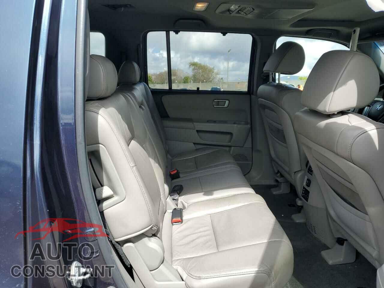 HONDA PILOT 2011 - 5FNYF4H95BB100952