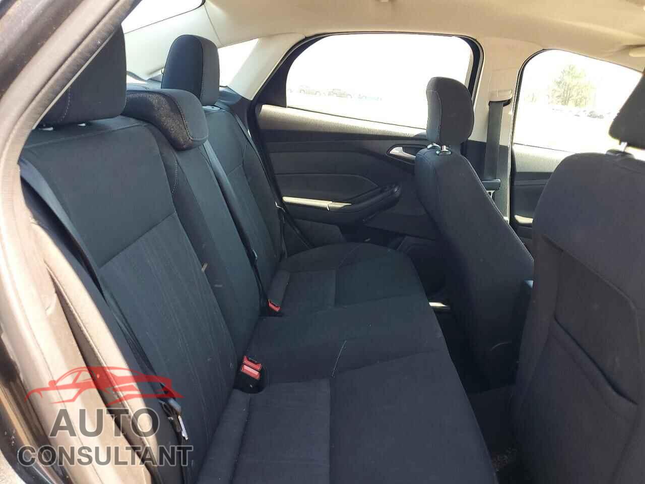 FORD FOCUS 2018 - 1FADP3F23JL215529