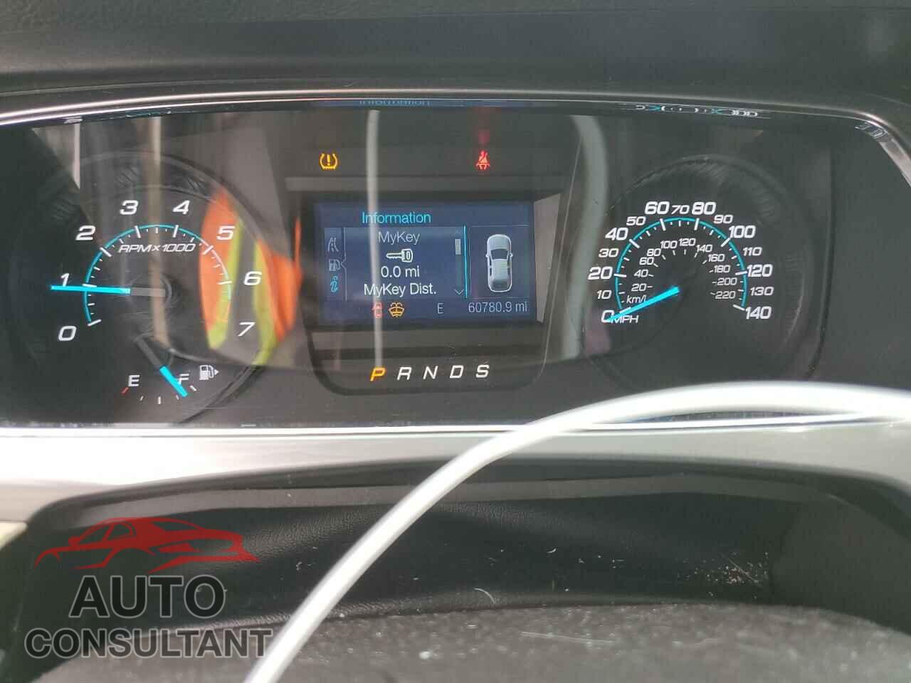 FORD TAURUS 2018 - 1FAHP2E80JG111056