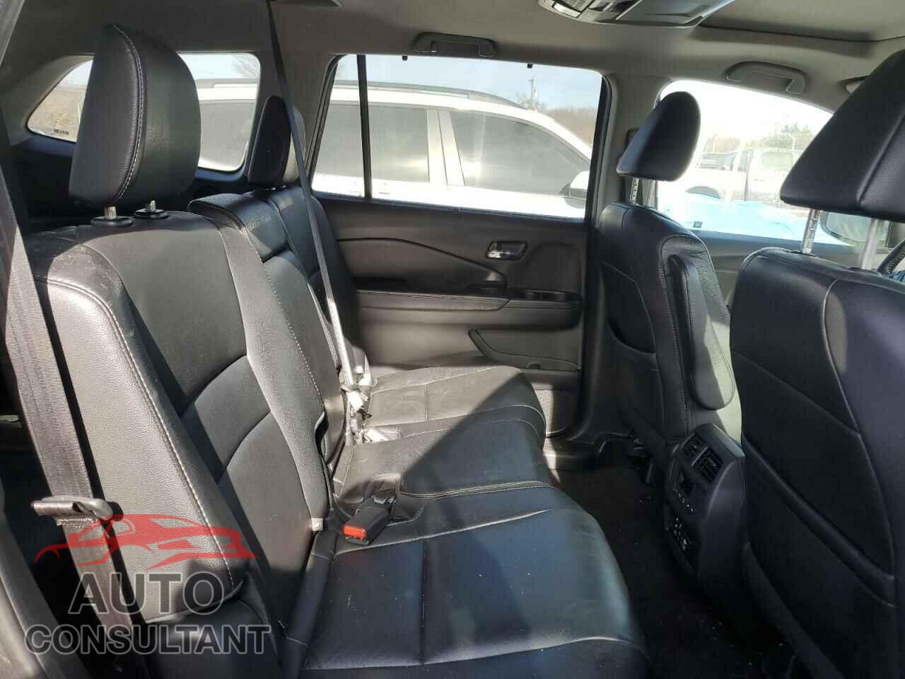 HONDA PILOT 2017 - 5FNYF6H88HB020119