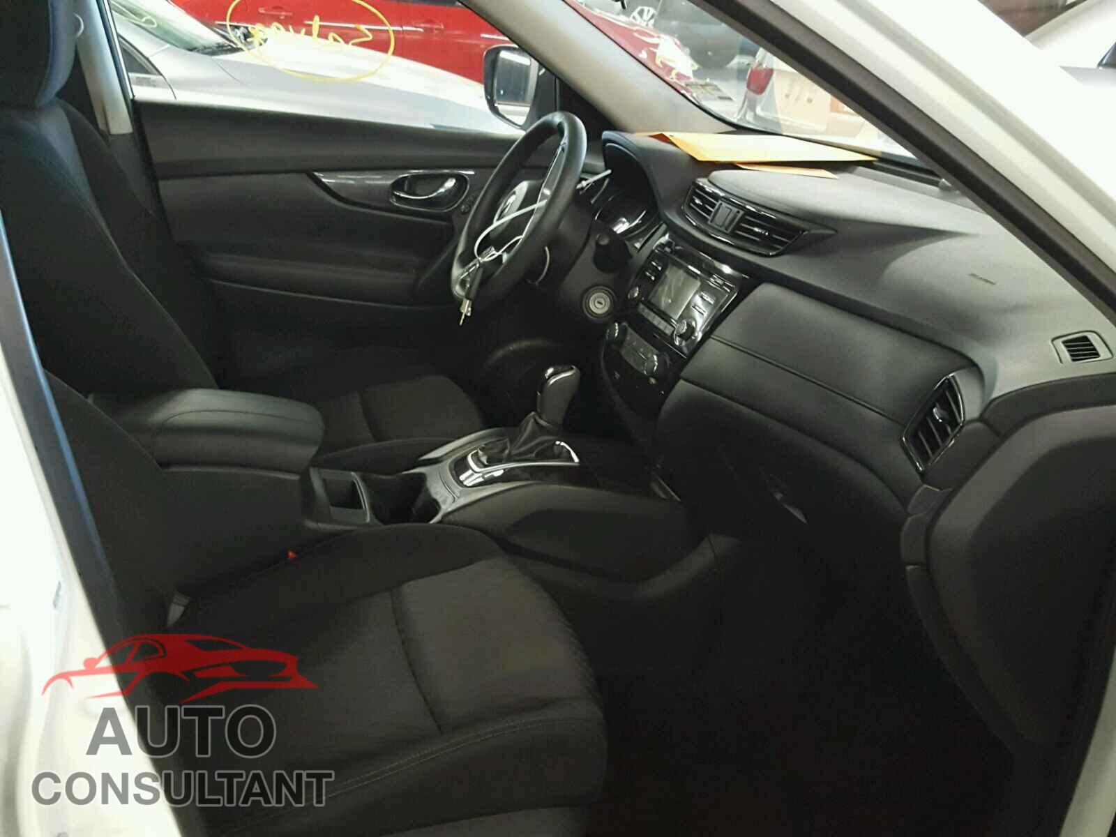 NISSAN ROGUE S 2017 - KNMAT2MT0HP557490