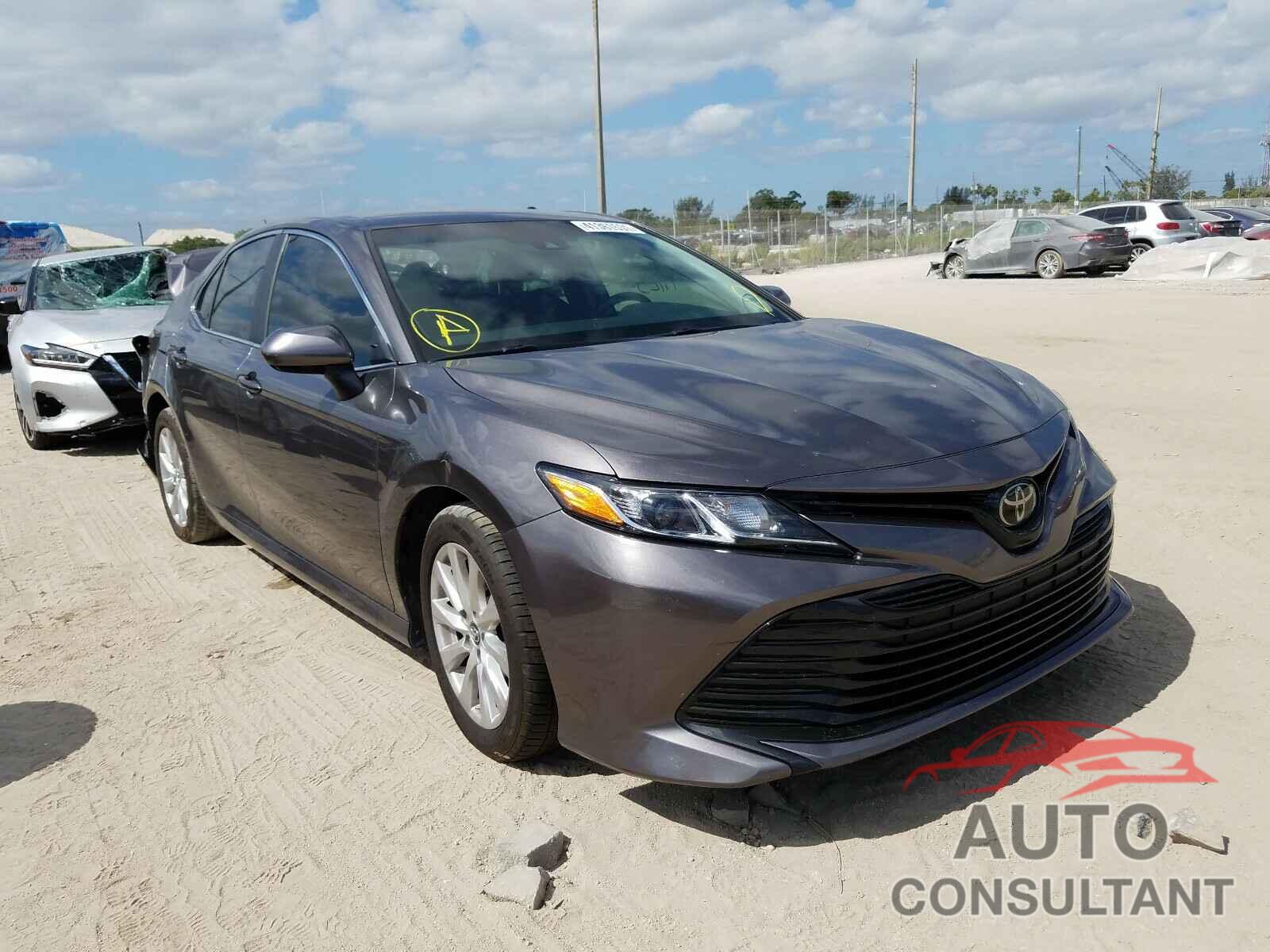 TOYOTA CAMRY 2018 - 4T1B11HK2JU156130