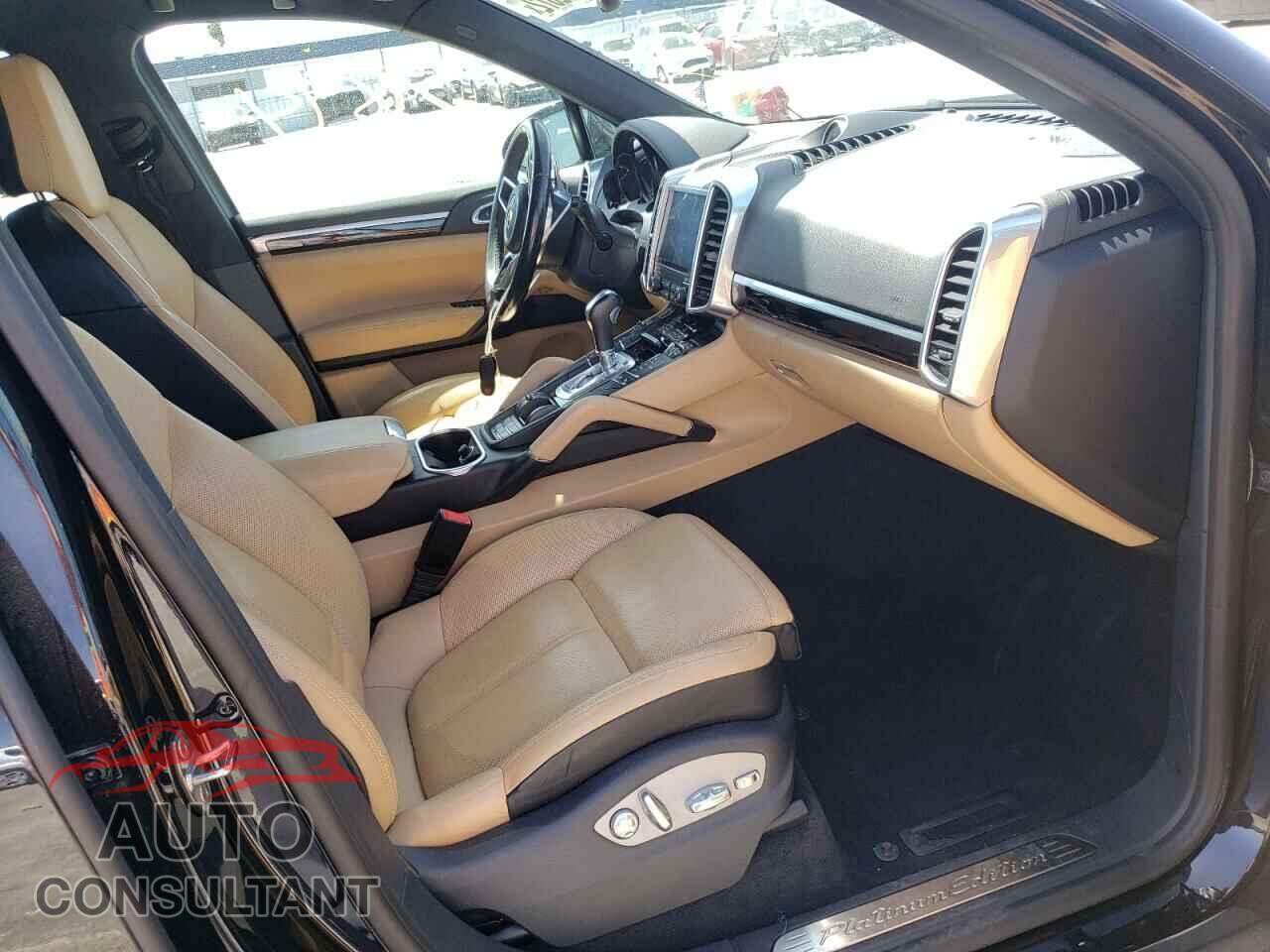 PORSCHE CAYENNE 2017 - WP1AA2A26HKA90072